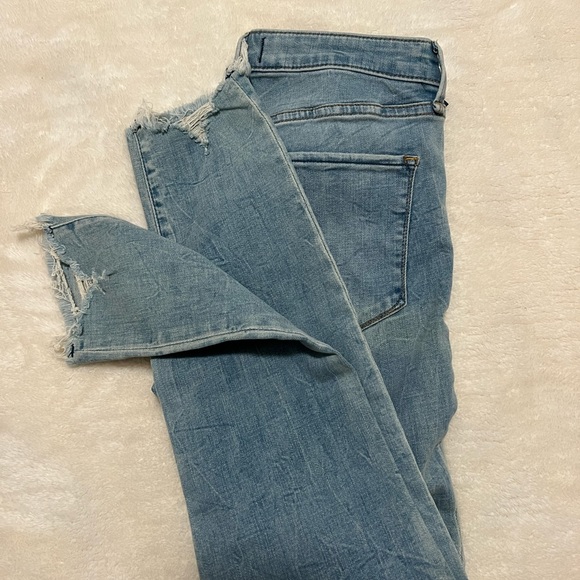 *NWT* ABERCROMBIE & FITCH - mid rise super skinny ankle jeans size 28 - Picture 1 of 4